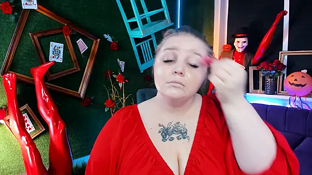 Snapshot of SladaDell chatting on October 21, 2025, 5:19 am SladaDell online show from October 21, 2025, 5:19 am