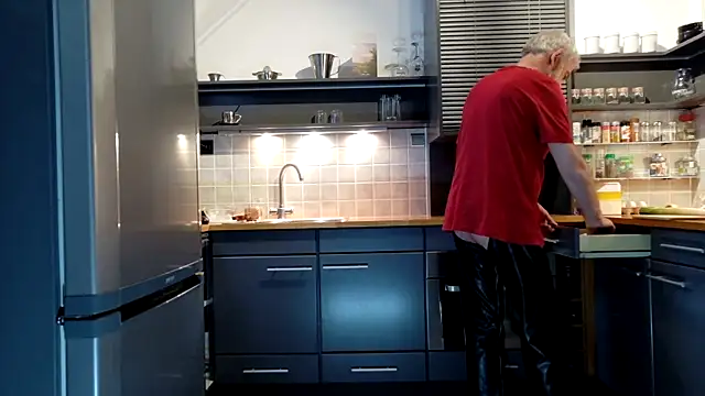 ewaldwillems99 online show from December 5, 2025, 2:03 pm