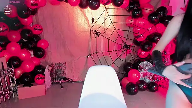 Natti london online show from October 13, 2025, 8:20 pm