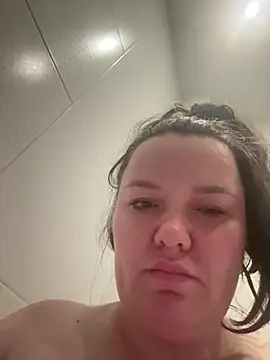 SunnyLeila2101 online show from May 13, 2026, 9:33 pm