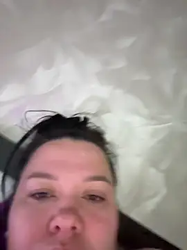 SunnyLeila2101 online show from May 15, 2026, 8:27 pm