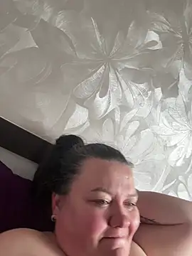 SunnyLeila2101 online show from May 18, 2026, 11:49 am
