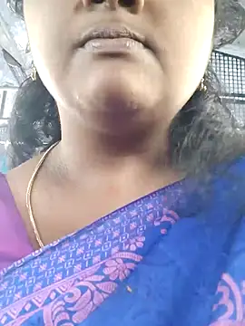 Snapshot of Tamilreethu chatting on November 18, 2025, 7:24 am Tamilreethu online show from November 18, 2025, 7:24 am