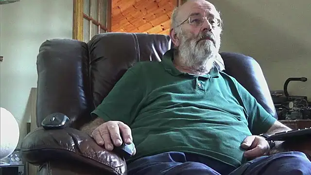 Snapshot of janzer13 chatting on October 25, 2025, 2:13 pm janzer13 online show from October 25, 2025, 2:13 pm