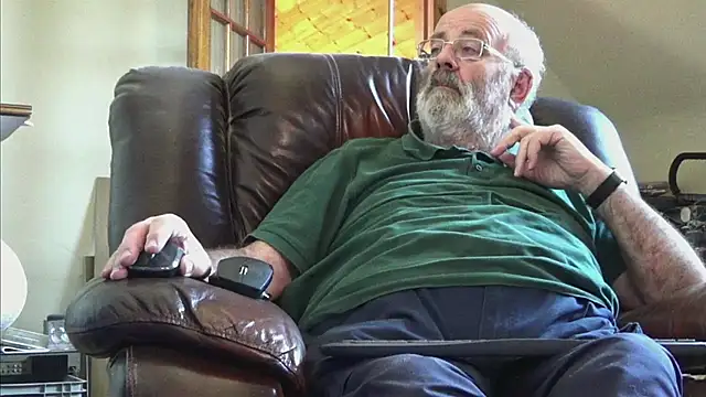 Snapshot of janzer13 chatting on November 1, 2025, 2:08 pm janzer13 online show from November 1, 2025, 2:08 pm