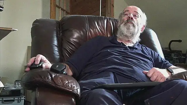 Snapshot of janzer13 chatting on November 12, 2025, 2:39 pm janzer13 online show from November 12, 2025, 2:39 pm