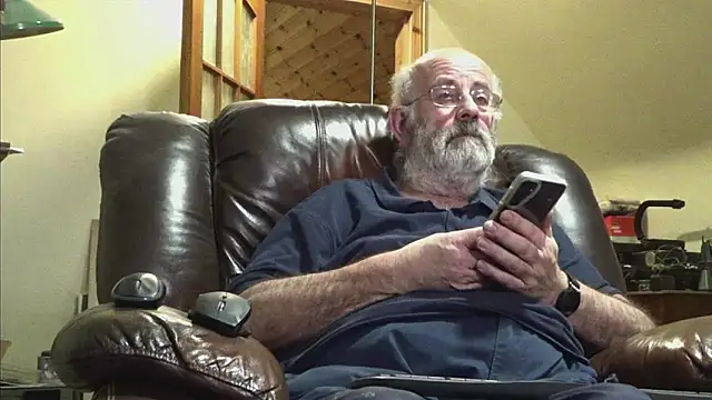 Snapshot of janzer13 chatting on November 17, 2025, 7:08 pm janzer13 online show from November 17, 2025, 7:08 pm