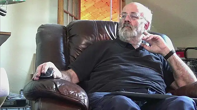 Snapshot of janzer13 chatting on November 24, 2025, 2:39 pm janzer13 online show from November 24, 2025, 2:39 pm