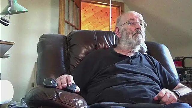 Snapshot of janzer13 chatting on November 25, 2025, 2:39 pm janzer13 online show from November 25, 2025, 2:39 pm