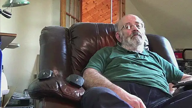 Snapshot of janzer13 chatting on November 29, 2025, 2:20 pm janzer13 online show from November 29, 2025, 2:20 pm