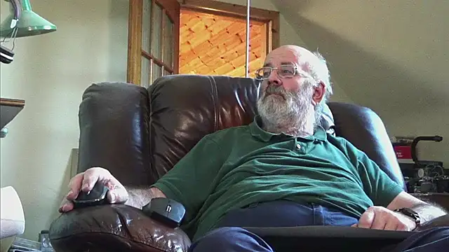 Snapshot of janzer13 chatting on December 4, 2025, 1:53 pm janzer13 online show from December 4, 2025, 1:53 pm