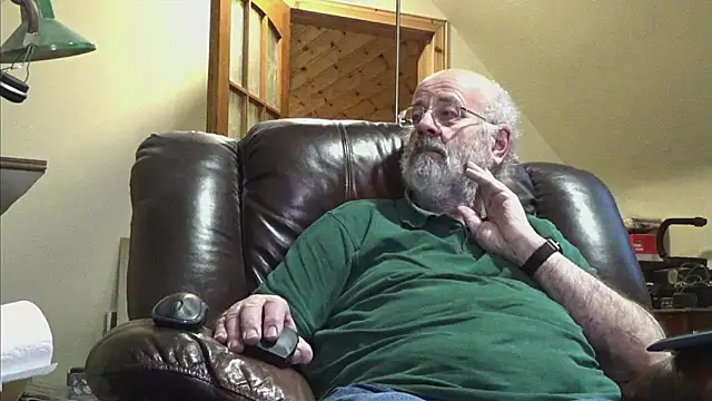 Snapshot of janzer13 chatting on December 5, 2025, 2:47 pm janzer13 online show from December 5, 2025, 2:47 pm