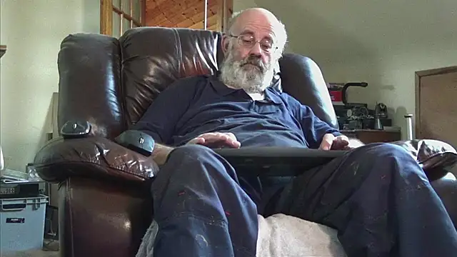 Snapshot of janzer13 chatting on December 15, 2025, 2:43 pm janzer13 online show from December 15, 2025, 2:43 pm