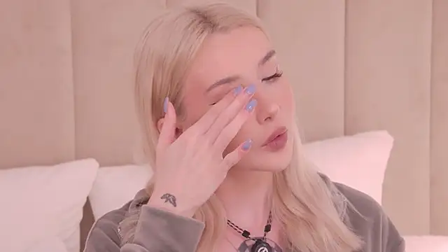 Snapshot of Nesolla chatting on June 2, 2026, 1:24 pm Nesolla online show from June 2, 2026, 1:24 pm