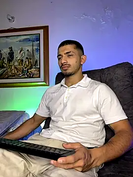 ArturoCardona  online show from November 5, 2025, 11:43 am