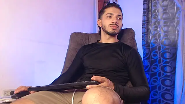 ArturoCardona  online show from May 15, 2026, 9:55 pm