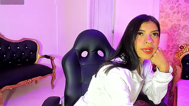 Snapshot of Lola_Pierce chatting on September 12, 2025, 12:16 pm Lola Pierce online show from September 12, 2025, 12:16 pm