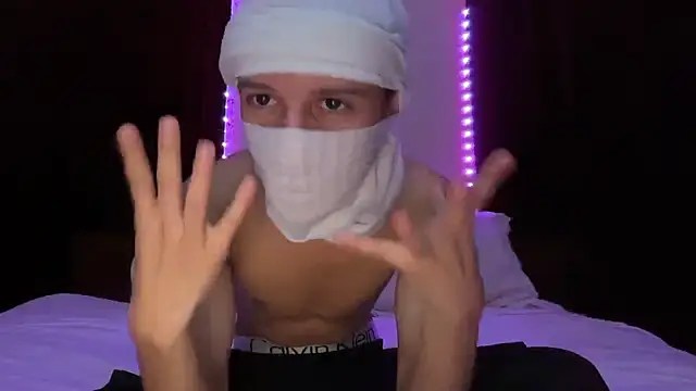 holydirt luxeno1 online show from September 16, 2025, 4:19 pm