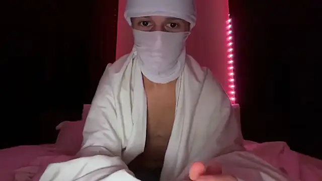 holydirt luxeno1 online show from October 6, 2025, 6:27 pm