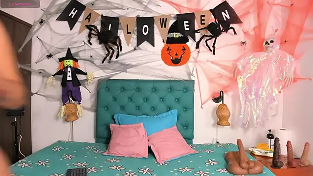 juliana 13 online show from October 19, 2025, 12:06 pm