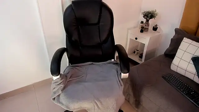 marie bass online show from September 14, 2025, 1:43 pm