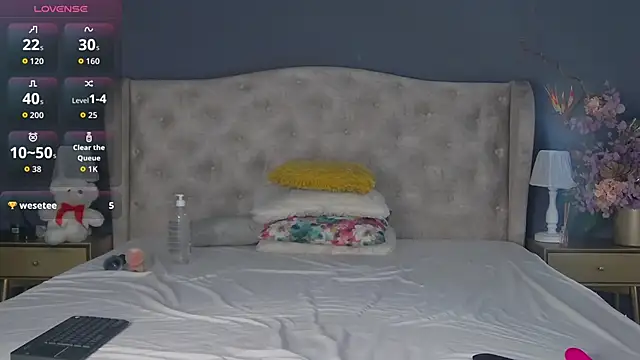 Snapshot of Leah_Brooks chatting on November 13, 2025, 5:28 am Leah Brooks online show from November 13, 2025, 5:28 am