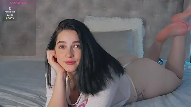 Snapshot of Leah_Brooks chatting on November 19, 2025, 4:51 pm Leah Brooks online show from November 19, 2025, 4:51 pm