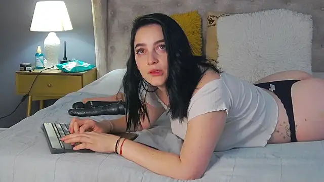 Snapshot of Leah_Brooks chatting on January 7, 2026, 5:21 am Leah Brooks online show from January 7, 2026, 5:21 am