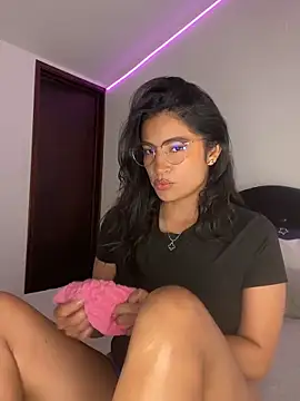 Snapshot of MiaAlarie chatting on February 13, 2026, 8:10 am MiaAlarie online show from February 13, 2026, 8:10 am