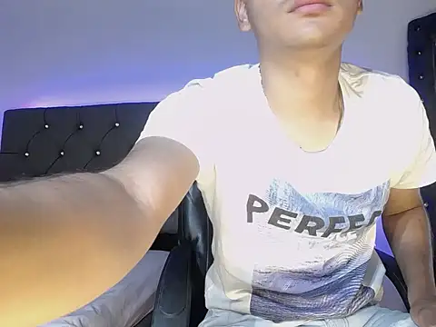 Charlie Cock  online show from December 21, 2025, 4:08 am