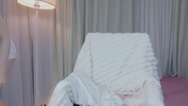 Vessi-babe online show from February 10, 2026, 1:37 pm