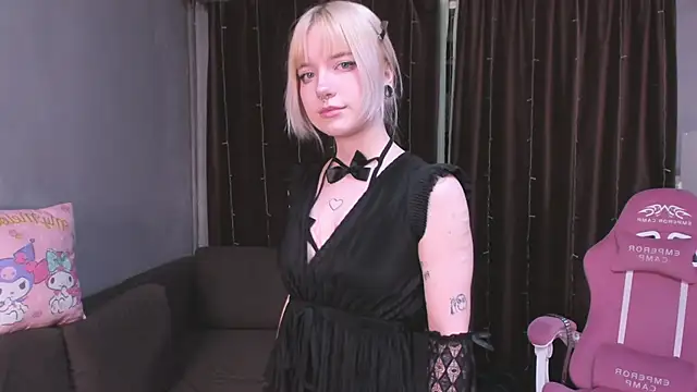 godlikegirlyy online show from October 11, 2025, 3:32 pm