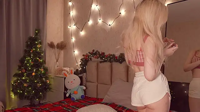 Snapshot of peachii_meow chatting on December 20, 2025, 2:24 pm peachii meow online show from December 20, 2025, 2:24 pm