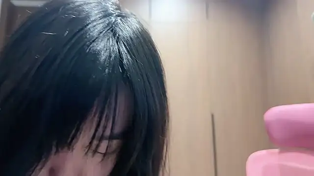 Snapshot of Lilium-520 chatting on December 17, 2025, 11:16 am Lilium-520 online show from December 17, 2025, 11:16 am