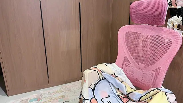 Snapshot of Lilium-520 chatting on December 22, 2025, 12:13 pm Lilium-520 online show from December 22, 2025, 12:13 pm