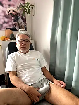 Snapshot of gholly2007 chatting on November 13, 2025, 2:32 am gholly2007 online show from November 13, 2025, 2:32 am