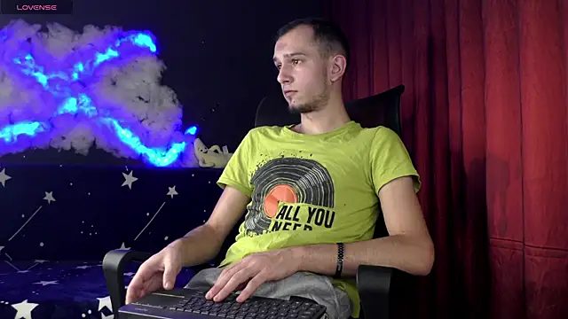 Snapshot of AxelMassimo chatting on December 4, 2025, 4:00 am AxelMassimo online show from December 4, 2025, 4:00 am