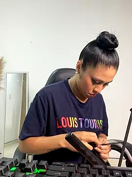 LuluMonroe Eup online show from November 5, 2025, 3:28 am