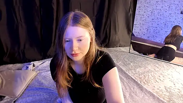 Snapshot of Lillie_Berry chatting on October 3, 2025, 4:31 am Lillie Berry online show from October 3, 2025, 4:31 am