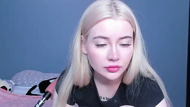 Lillie Berry online show from May 12, 2026, 5:04 am
