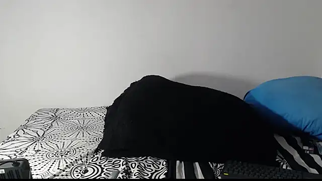 Snapshot of Daniel_laverde chatting on October 19, 2025, 8:42 pm Daniel laverde online show from October 19, 2025, 8:42 pm