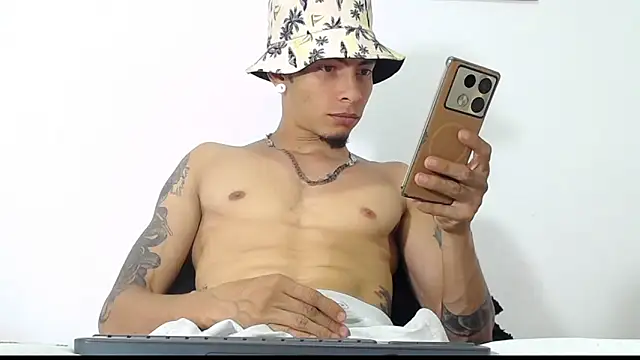 Snapshot of Daniel_laverde chatting on October 28, 2025, 7:16 pm Daniel laverde online show from October 28, 2025, 7:16 pm