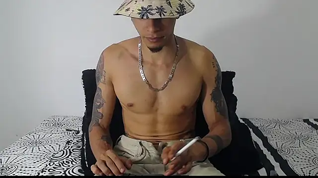 Snapshot of Daniel_laverde chatting on November 6, 2025, 4:08 pm Daniel laverde online show from November 6, 2025, 4:08 pm