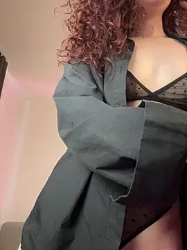 Snapshot of Lunna_reed chatting on October 4, 2025, 9:40 am Lunna reed online show from October 4, 2025, 9:40 am