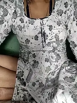 Hotty-Monaa online show from November 13, 2025, 5:23 pm