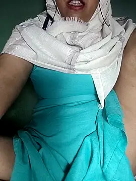 Hotty-Monaa online show from November 19, 2025, 5:02 pm