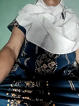 Hotty-Monaa online show from November 20, 2025, 4:51 pm