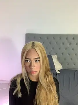 Snapshot of lily_Bliss chatting on September 12, 2025, 10:54 pm lily Bliss online show from September 12, 2025, 10:54 pm