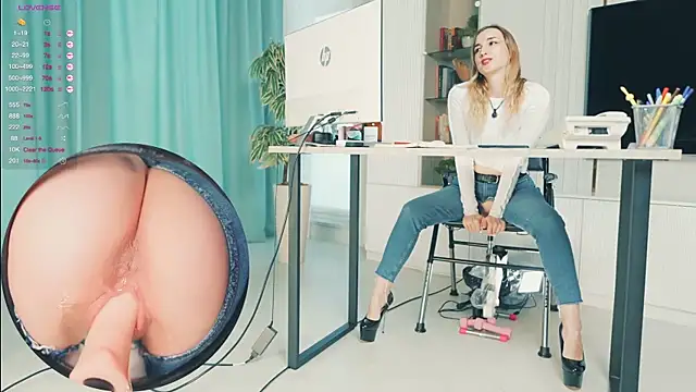 milahouston online show from November 30, 2025, 7:23 am