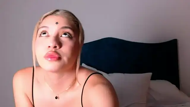 angelinhaaa online show from October 22, 2025, 3:40 am